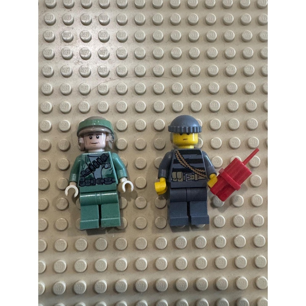 LEGO Indiana Jones Minifigures Russian Guard & Jungle Cutter Soldier Dynamite
